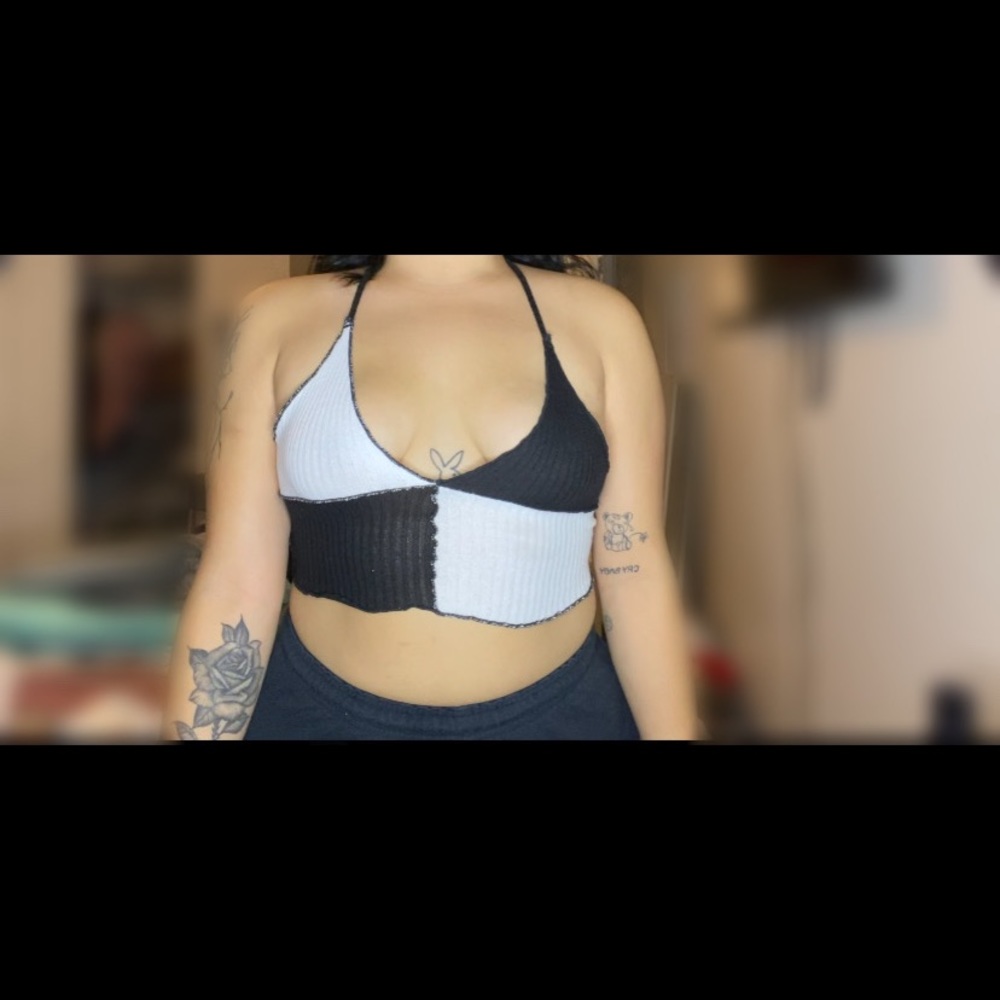 White & black crop top🫶🏻